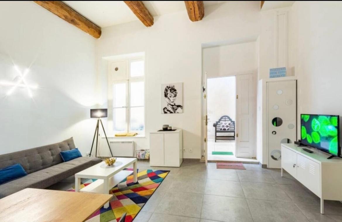 T2 rénové avec mezzanine : Suite Smoothie et bikini Montpellier Extérieur photo